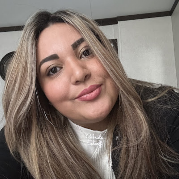 Meet your Posher, Gabriela - Picture 1 of 1